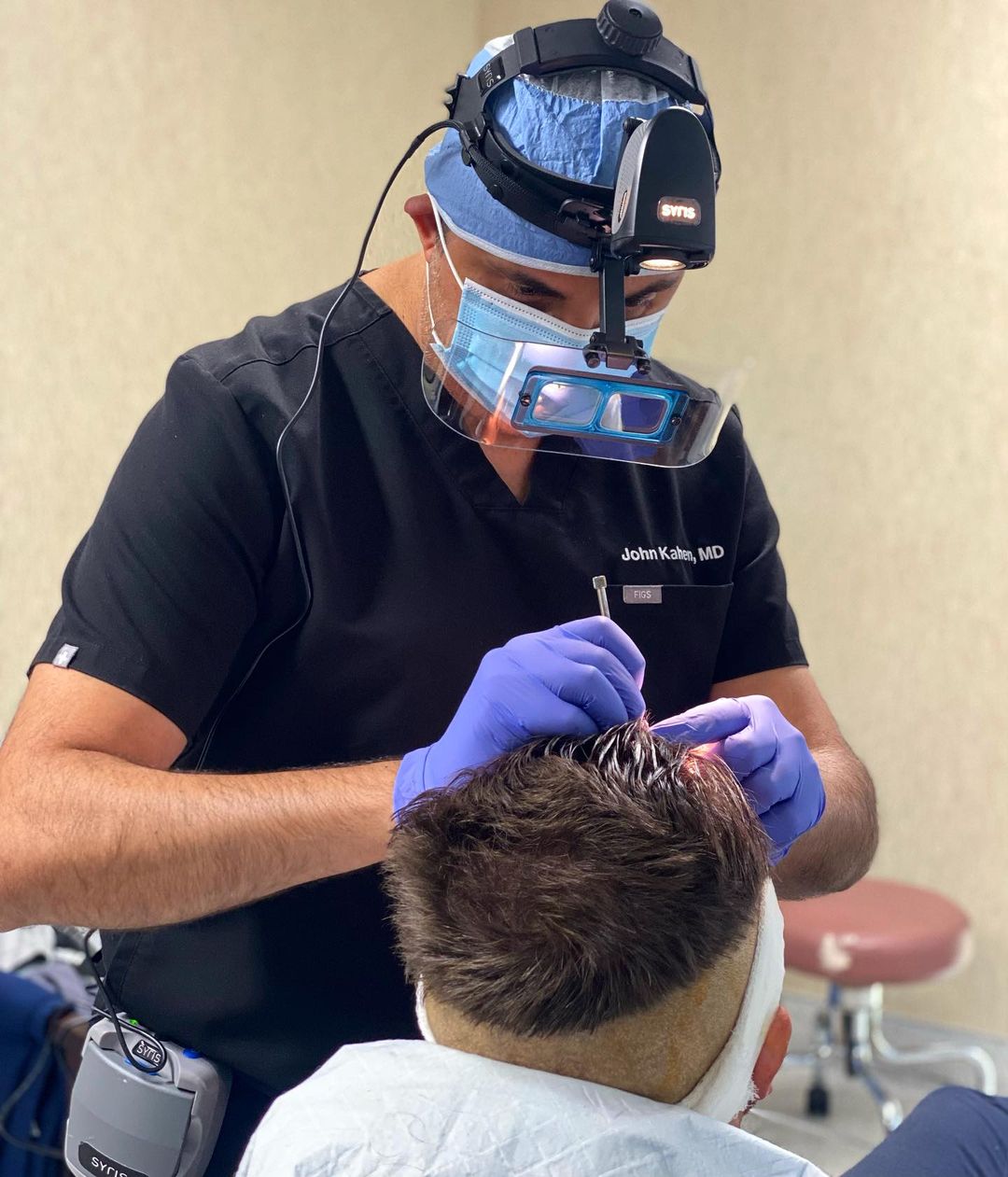 ¿QUÉ ES UN TRASPLANTE DE CABELLO SMART FUE ®?